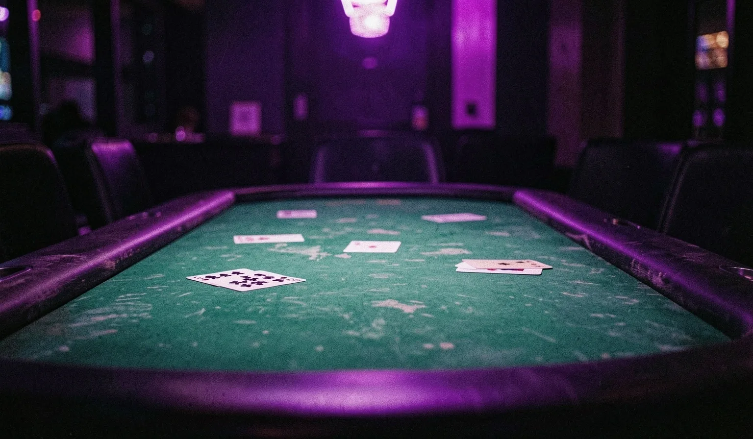 Vista desenfocada de mesa de juego
